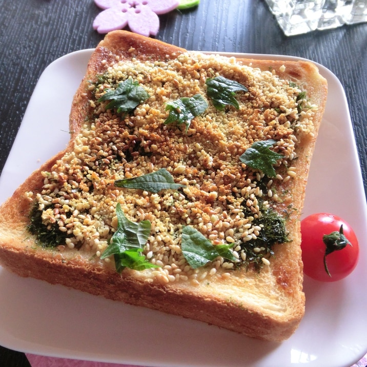 青海苔・胡麻・粉チーズのトースト